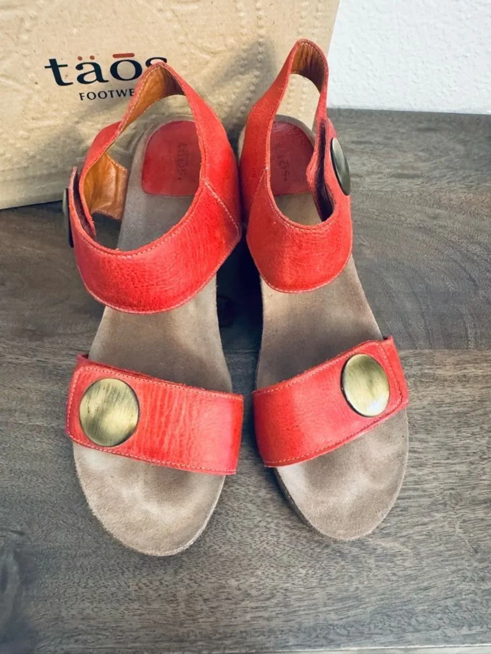 Taos Red Leather Wedge Sandals 10